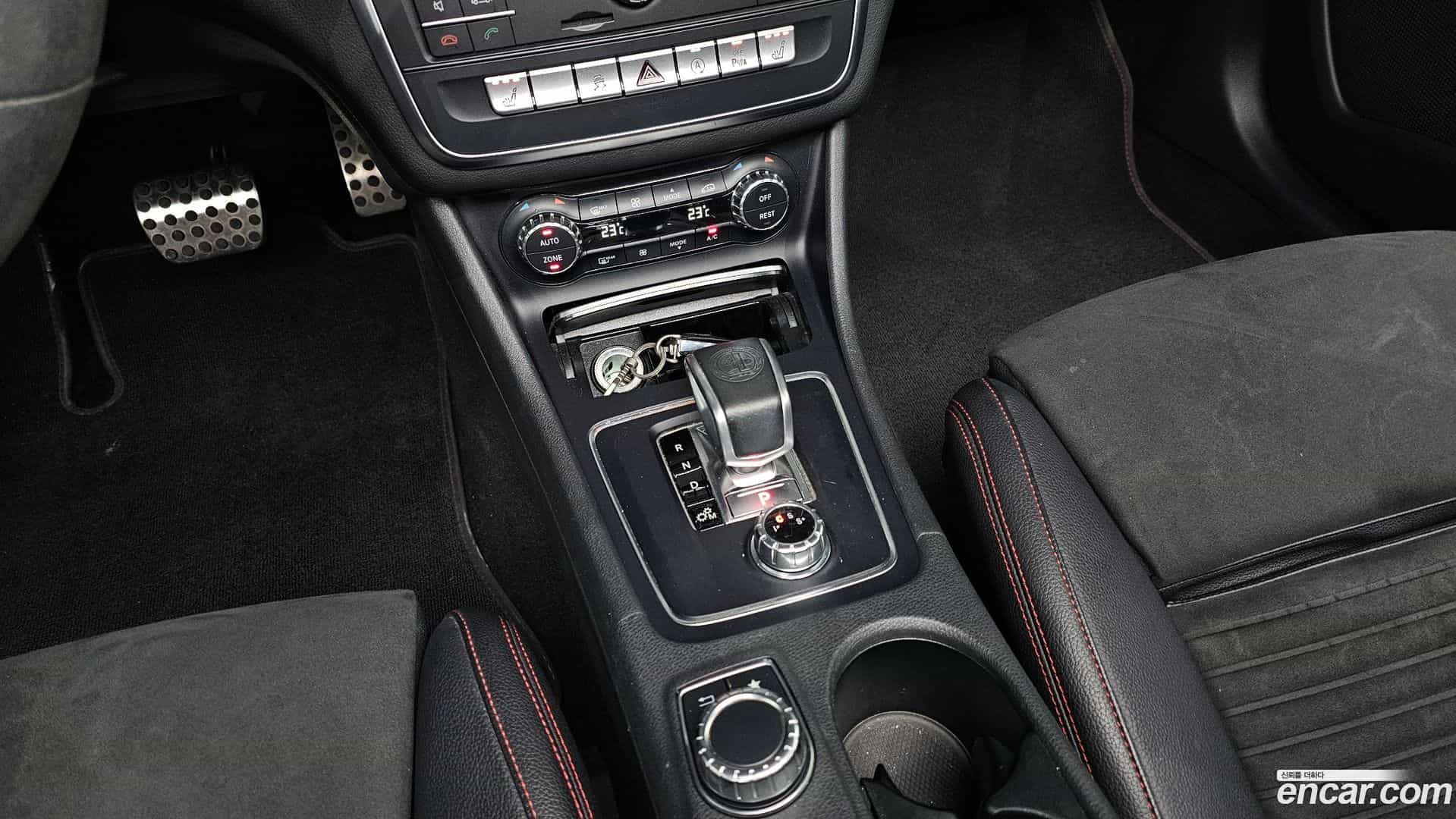 CLA-Class Mercedes-Benz 2018.7-INNER-009