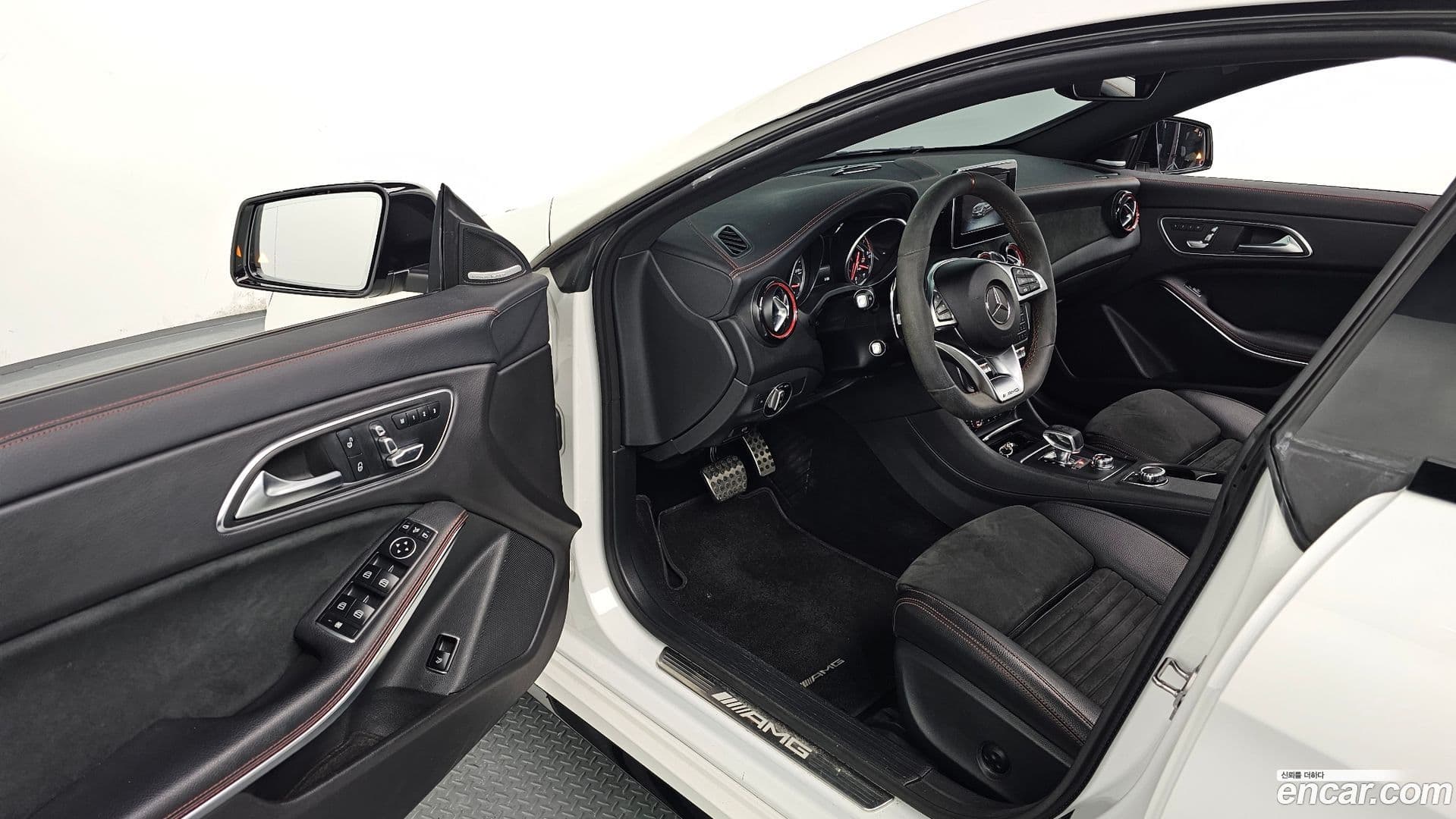 Main__Slider__Photo:CLA-Class Mercedes-Benz 2018.7-10