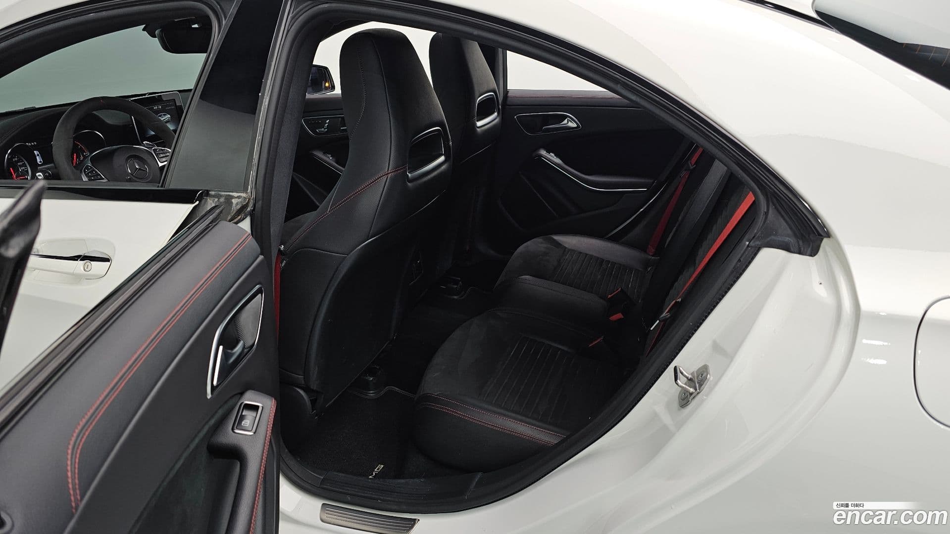 Main__Slider__Photo:CLA-Class Mercedes-Benz 2018.7-12