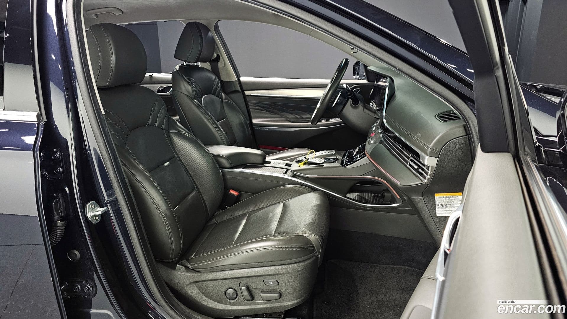 Main__Slider__Photo:Grandeur Hyundai 2020.0-9