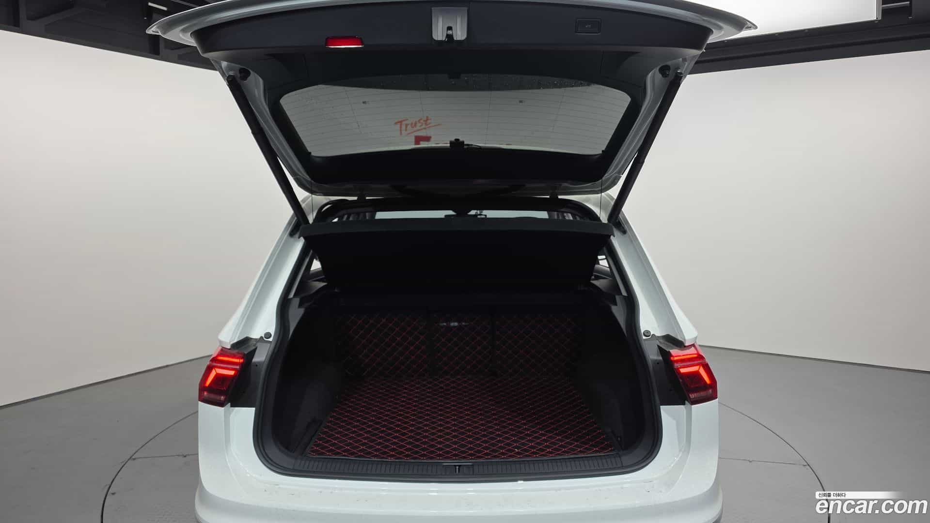 Tiguan Volkswagen 2022.11-OPTION-024