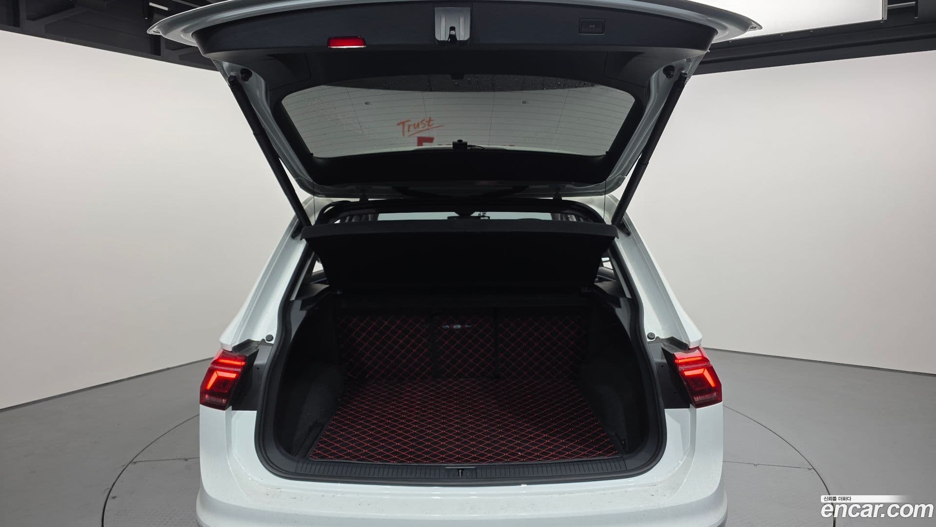 Main__Slider__Photo:Tiguan Volkswagen 2022.11-19