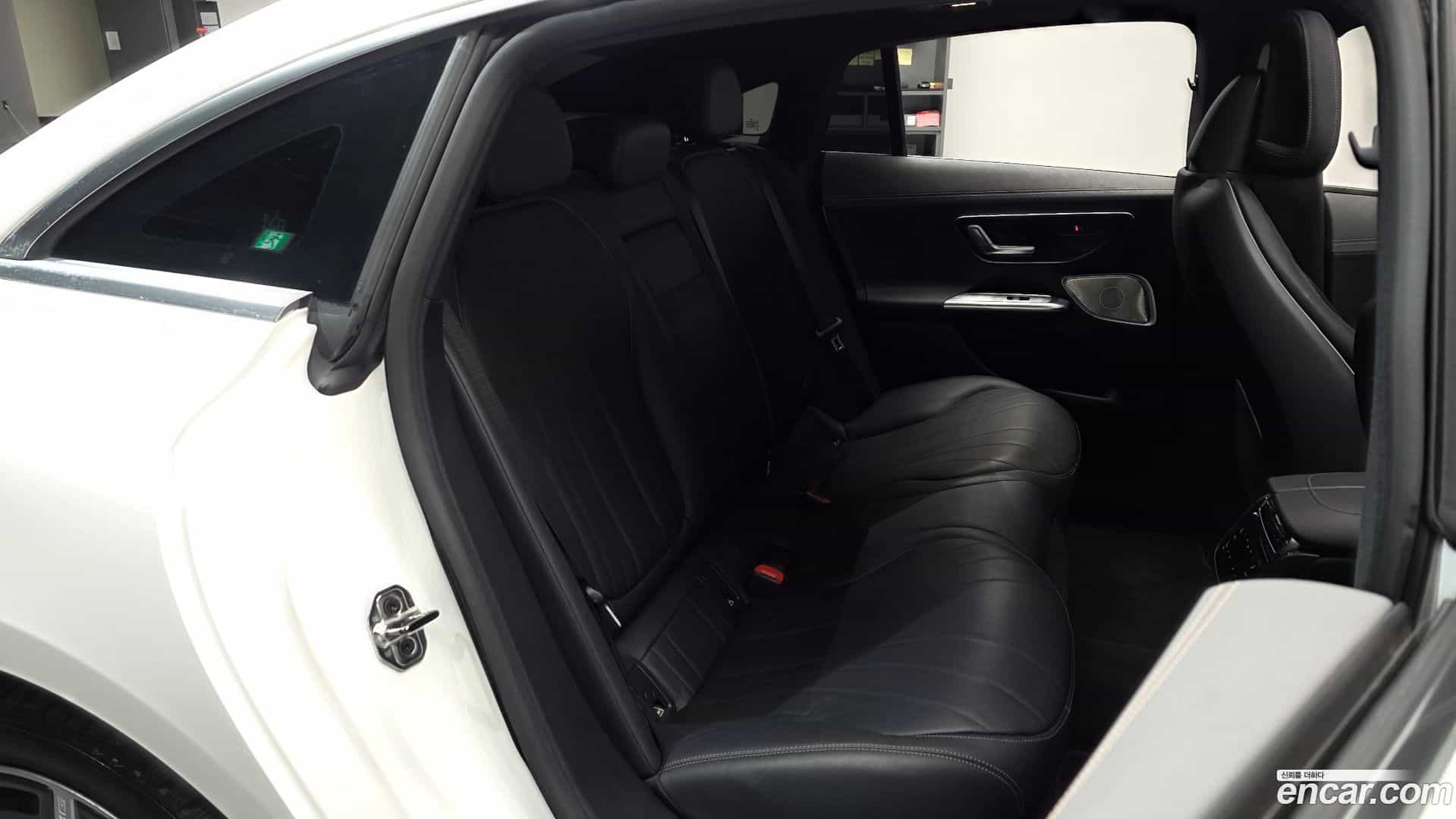 EQE Mercedes-Benz 2023.4-OPTION-015