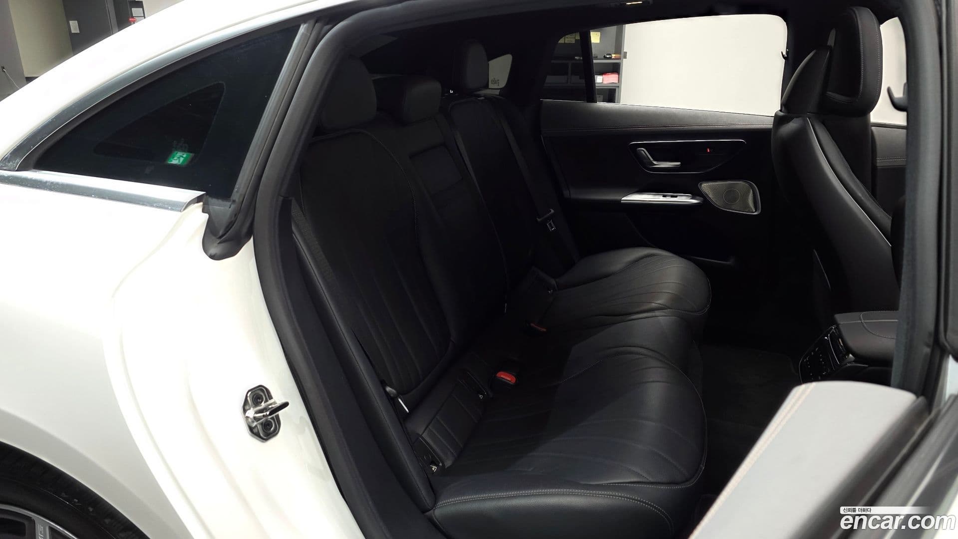 Main__Slider__Photo:EQE Mercedes-Benz 2023.4-10