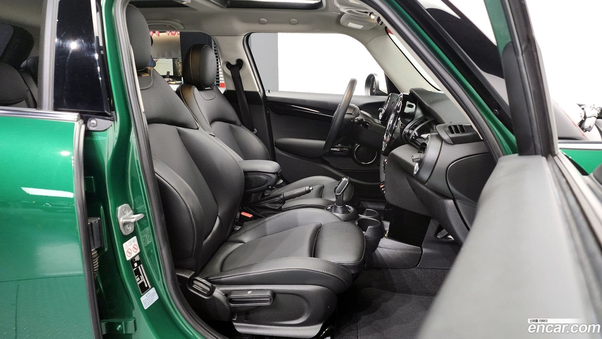 Main__Slider__Photo:Cooper Mini 2020.6-10