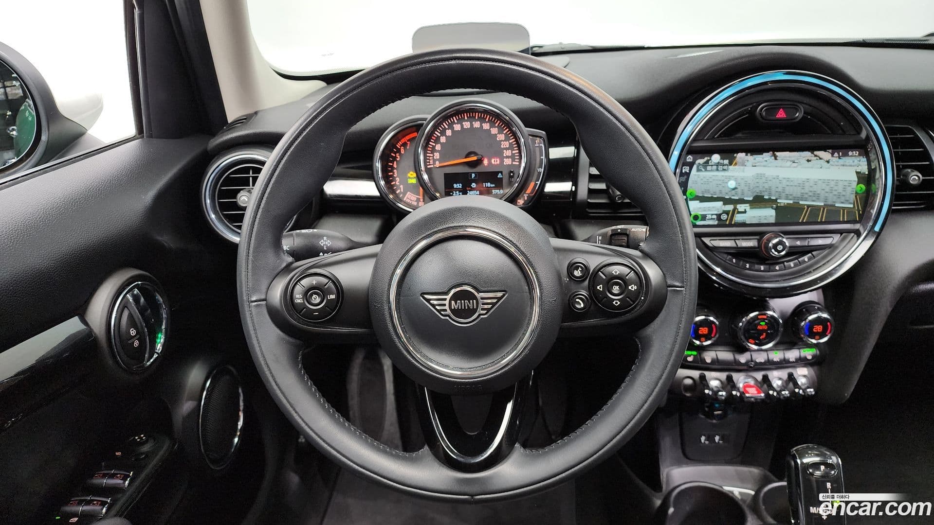 Main__Slider__Photo:Cooper Mini 2020.6-12