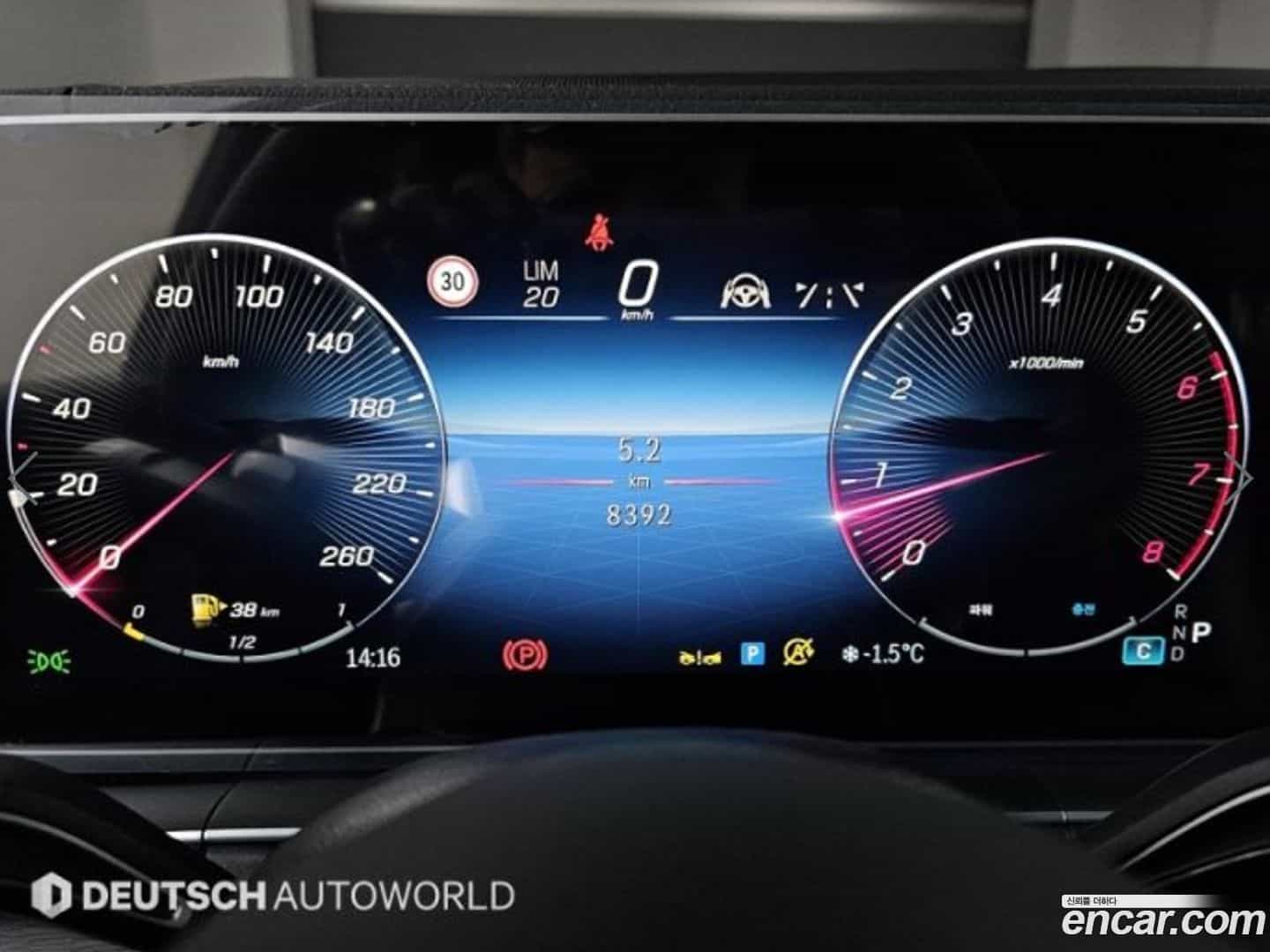 GLE-Class Mercedes-Benz 2025.2-INNER-008