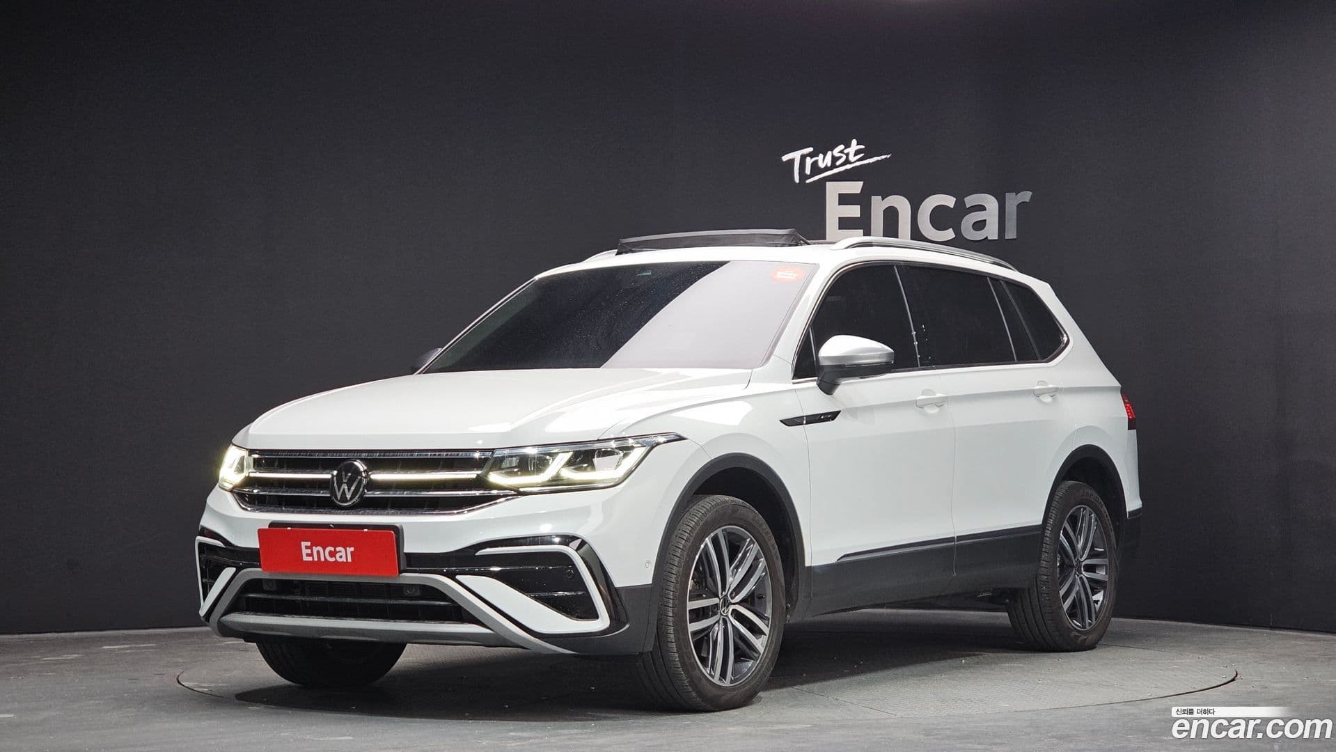 Main__Slider__Photo:Tiguan Volkswagen 2023.5-0