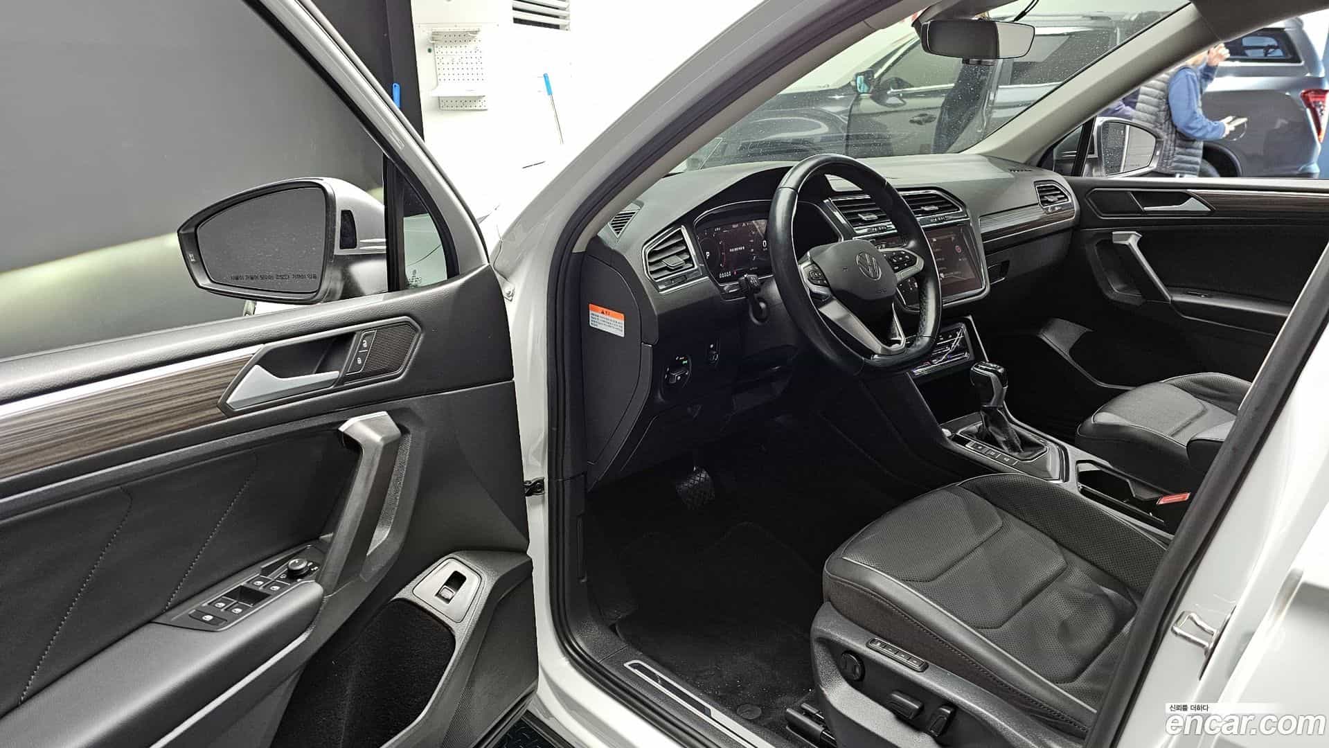 Tiguan Volkswagen 2023.5-INNER-010