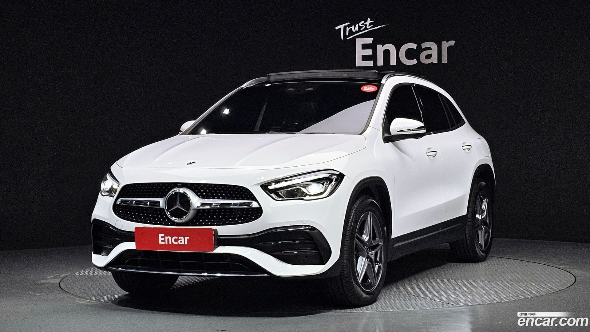 Main__Slider__Photo:GLA-Class Mercedes-Benz 2022.11-0