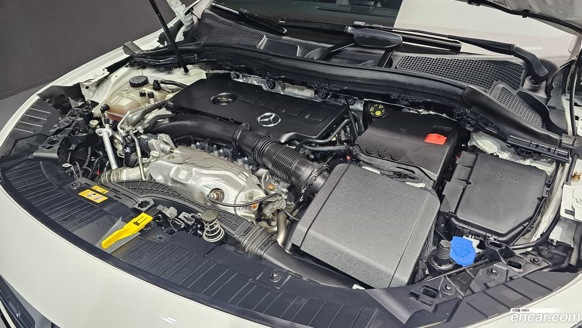 GLA-Class Mercedes-Benz 2022.11-INNER-006