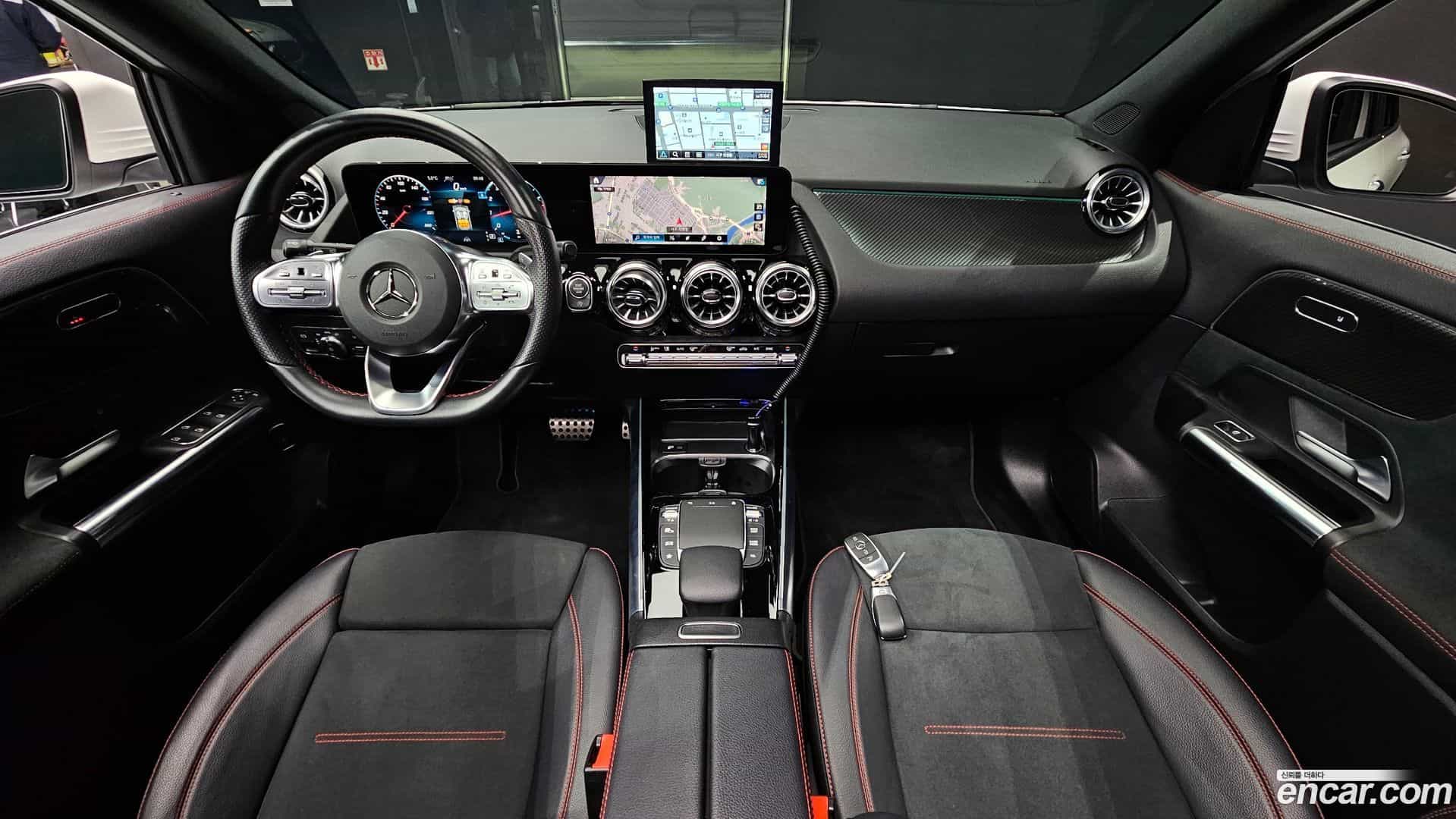 GLA-Class Mercedes-Benz 2022.11-INNER-007