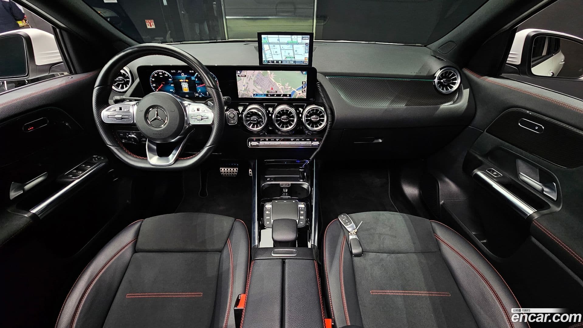 Main__Slider__Photo:GLA-Class Mercedes-Benz 2022.11-6