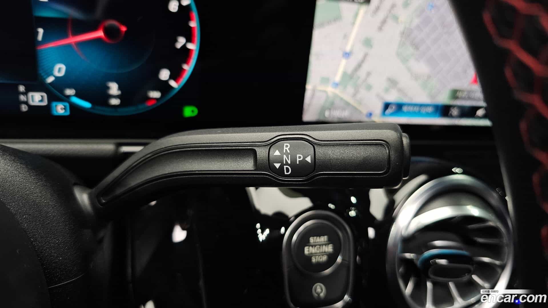 GLA-Class Mercedes-Benz 2022.11-INNER-009