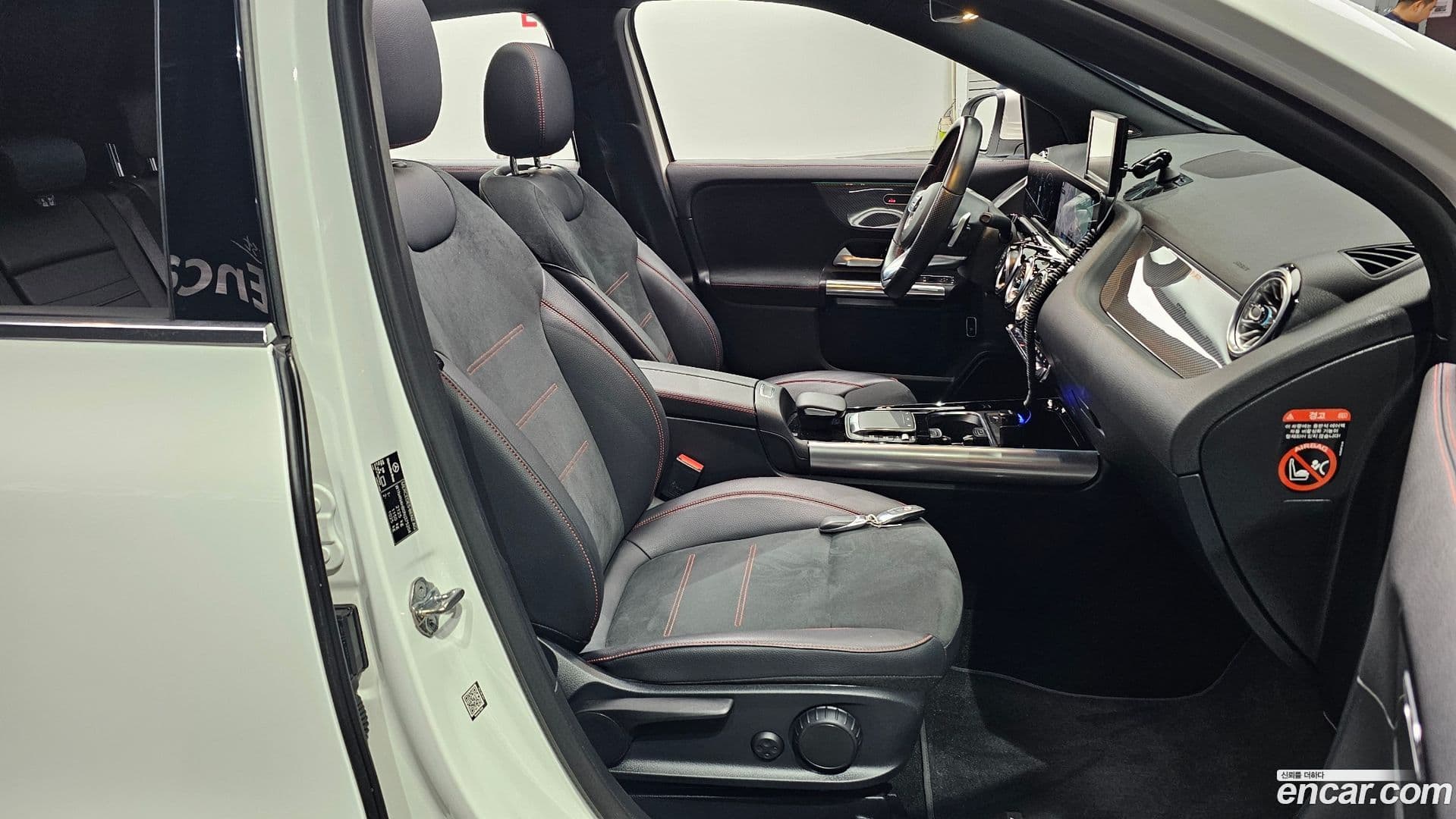 Main__Slider__Photo:GLA-Class Mercedes-Benz 2022.11-9