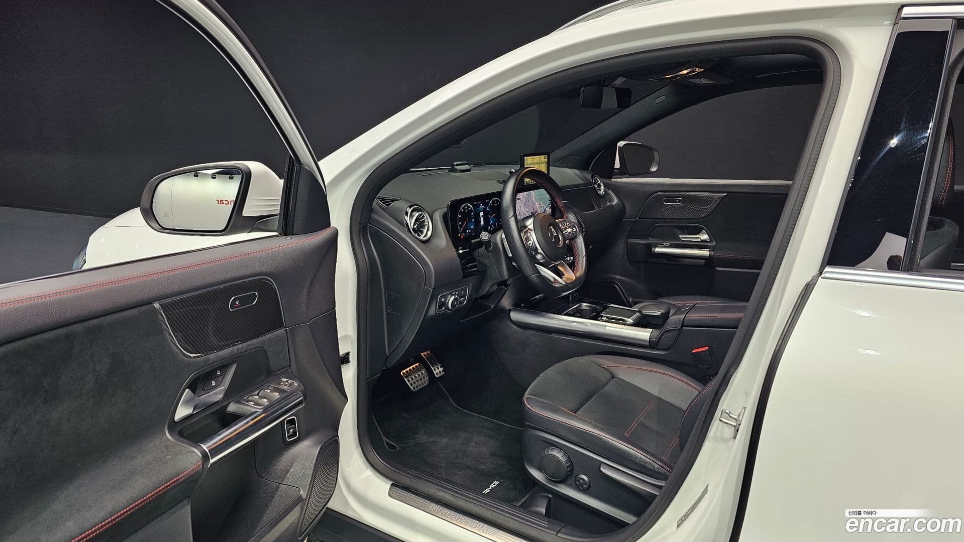 Main__Slider__Photo:GLA-Class Mercedes-Benz 2022.11-10