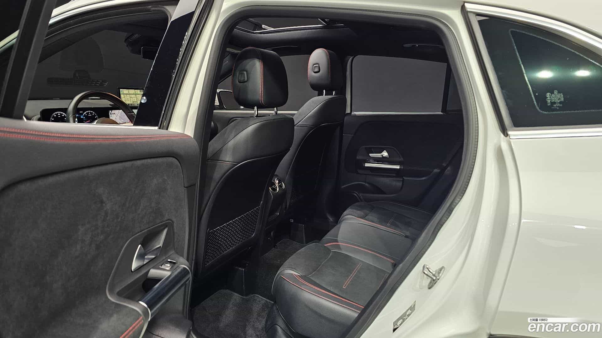 GLA-Class Mercedes-Benz 2022.11-OPTION-016