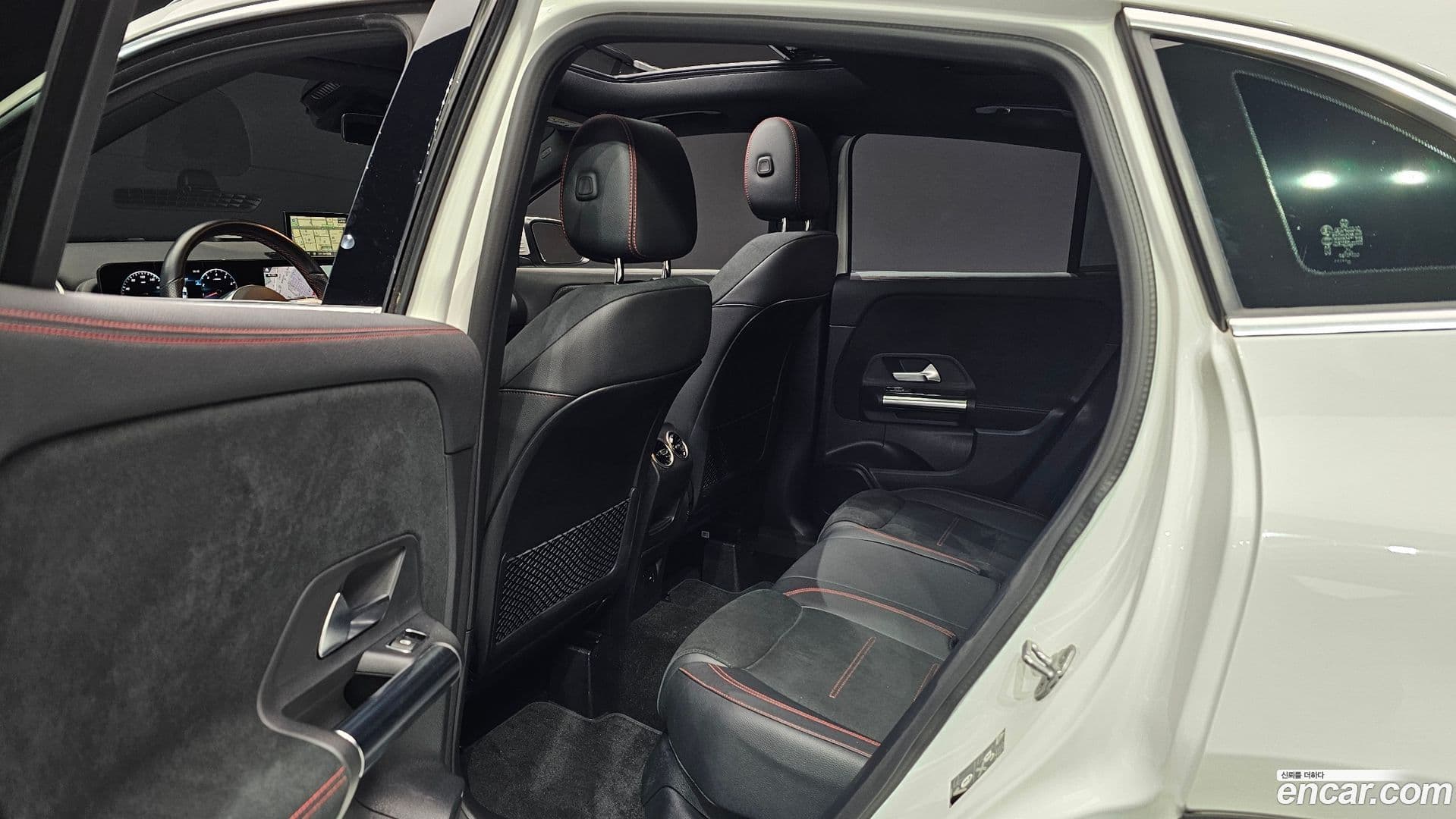 Main__Slider__Photo:GLA-Class Mercedes-Benz 2022.11-11