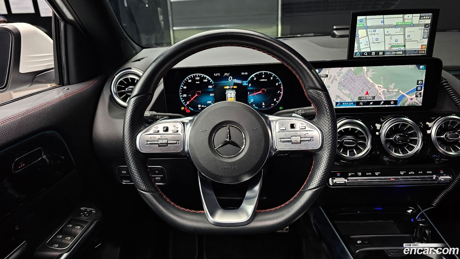 Main__Slider__Photo:GLA-Class Mercedes-Benz 2022.11-12