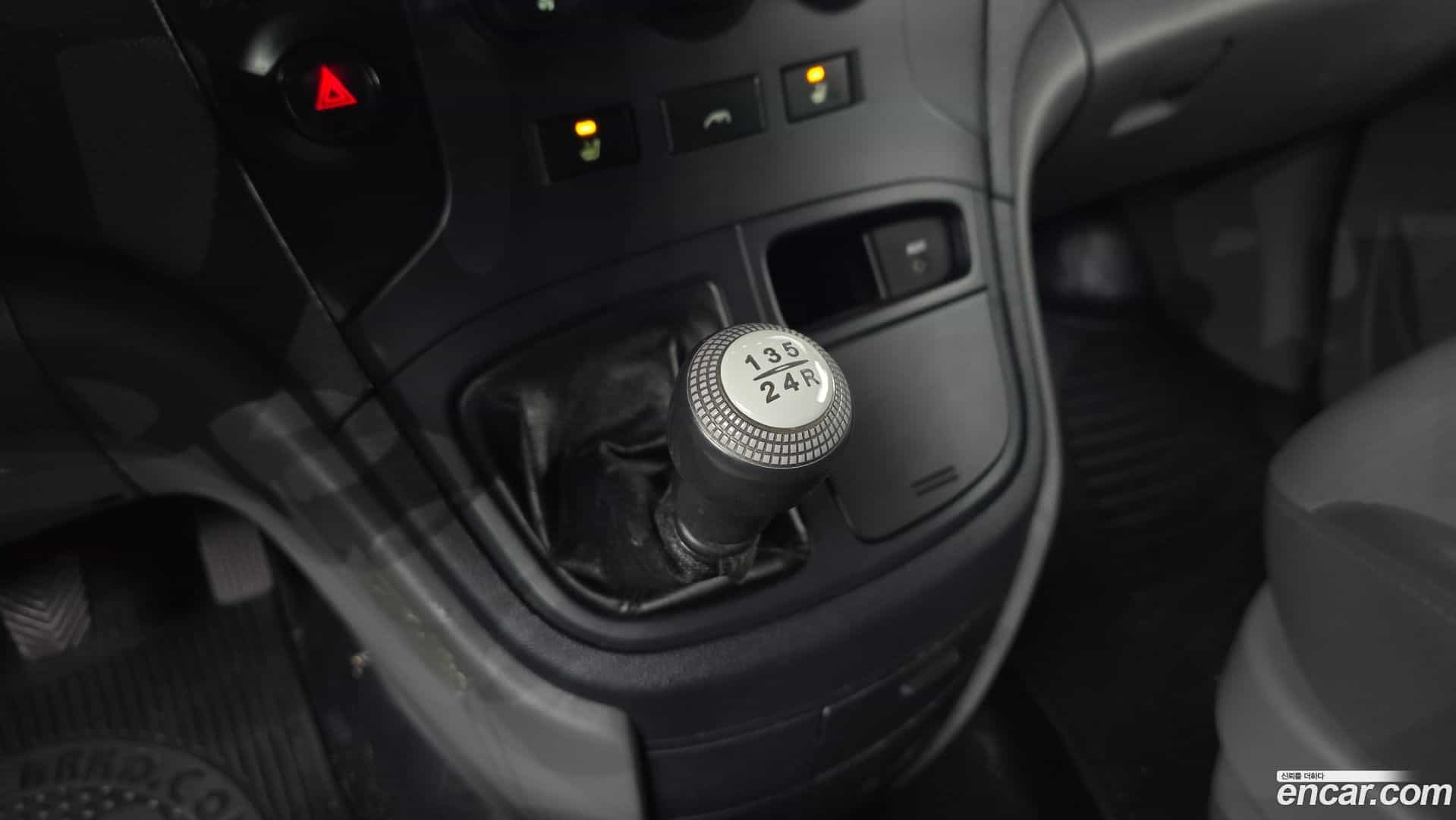 Starex Hyundai 2010.1-INNER-009