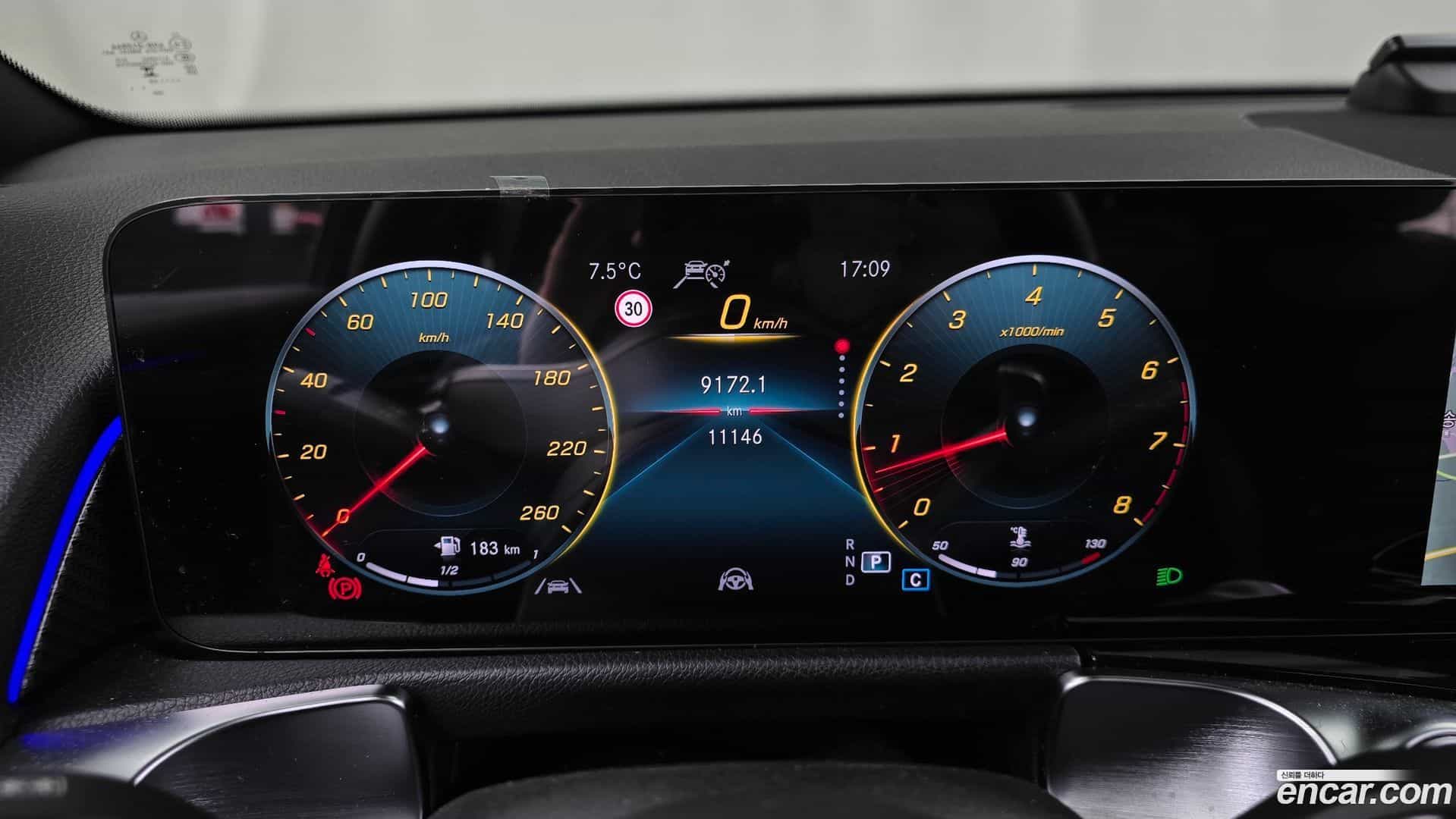 GLB-Class Mercedes-Benz 2023.9-INNER-008