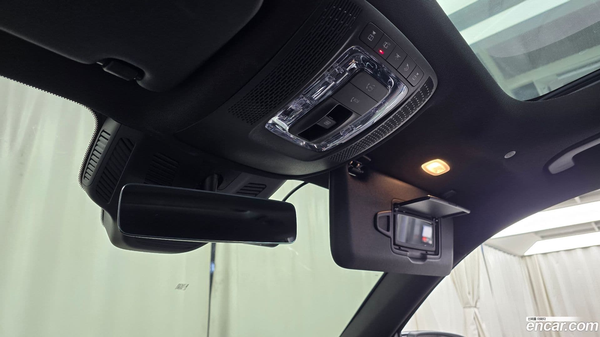 Main__Slider__Photo:GLB-Class Mercedes-Benz 2023.9-16