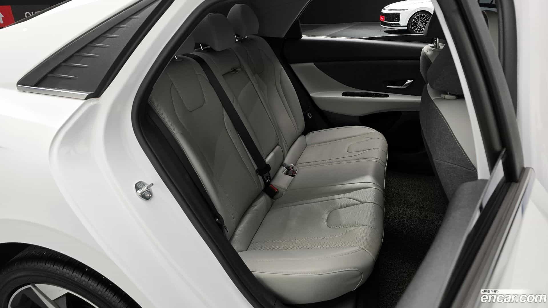 AVANTE Hyundai 2021.6-OPTION-016