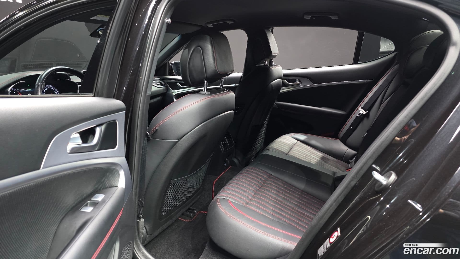 Main__Slider__Photo:G70 Genesis 2018.1-11