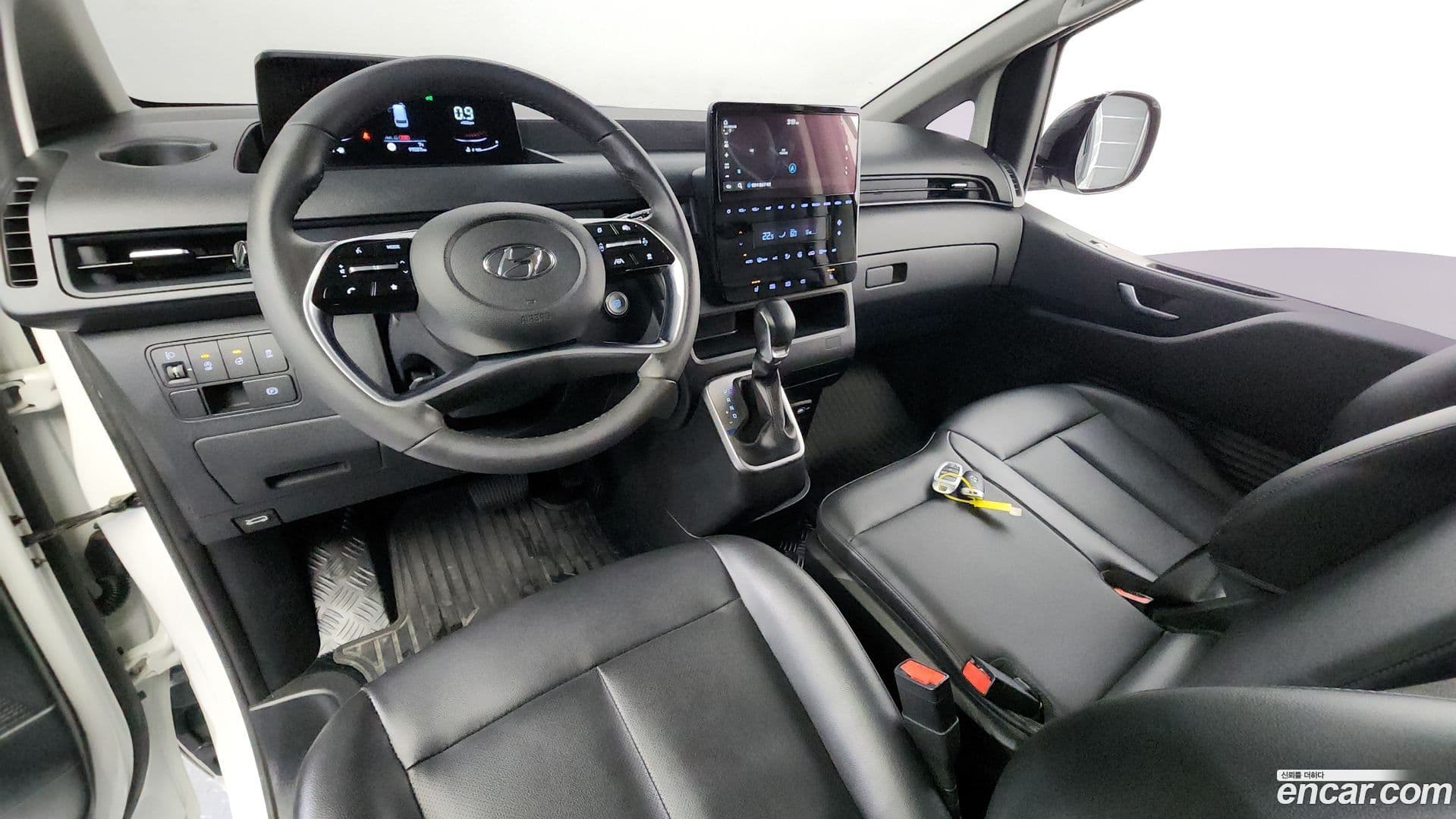 Main__Slider__Photo:Staria Hyundai 2022.1-6