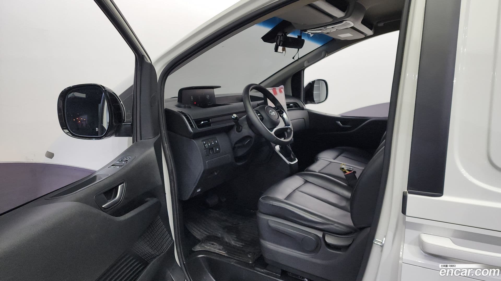 Main__Slider__Photo:Staria Hyundai 2022.1-9