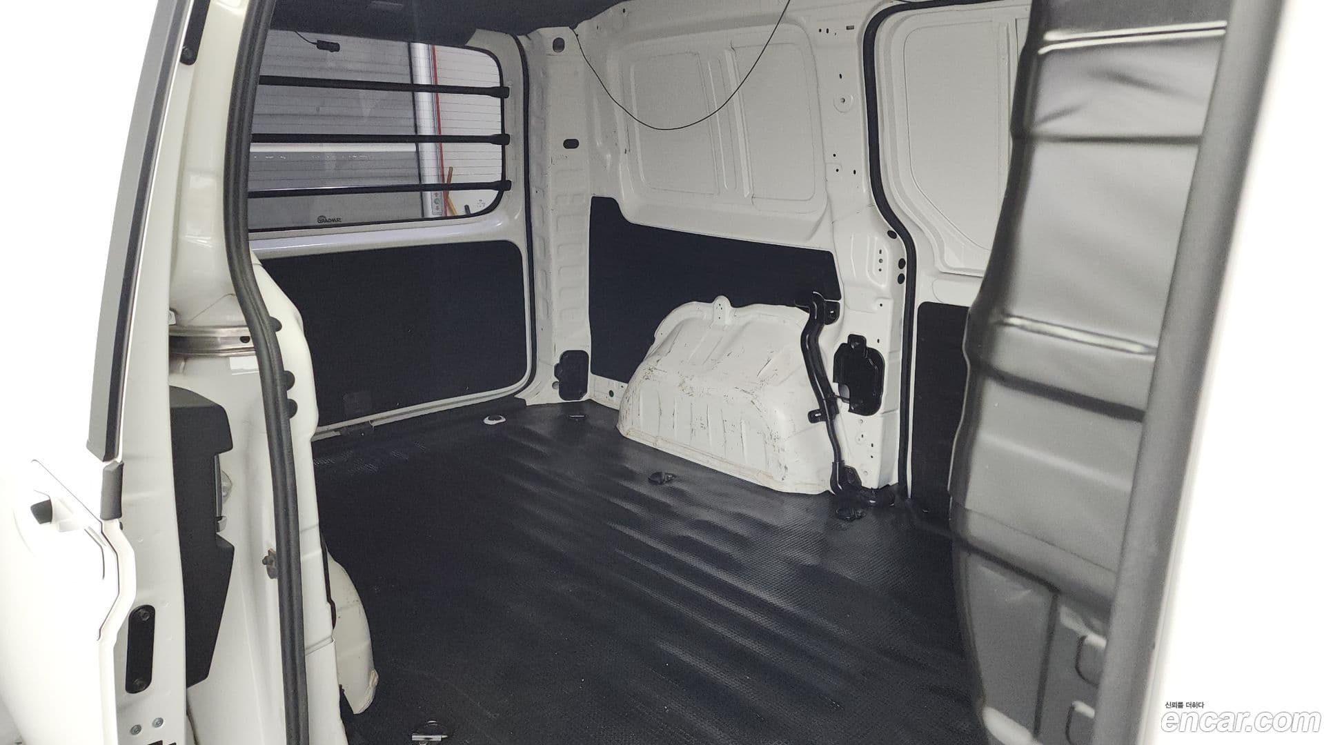 Main__Slider__Photo:Staria Hyundai 2022.1-18