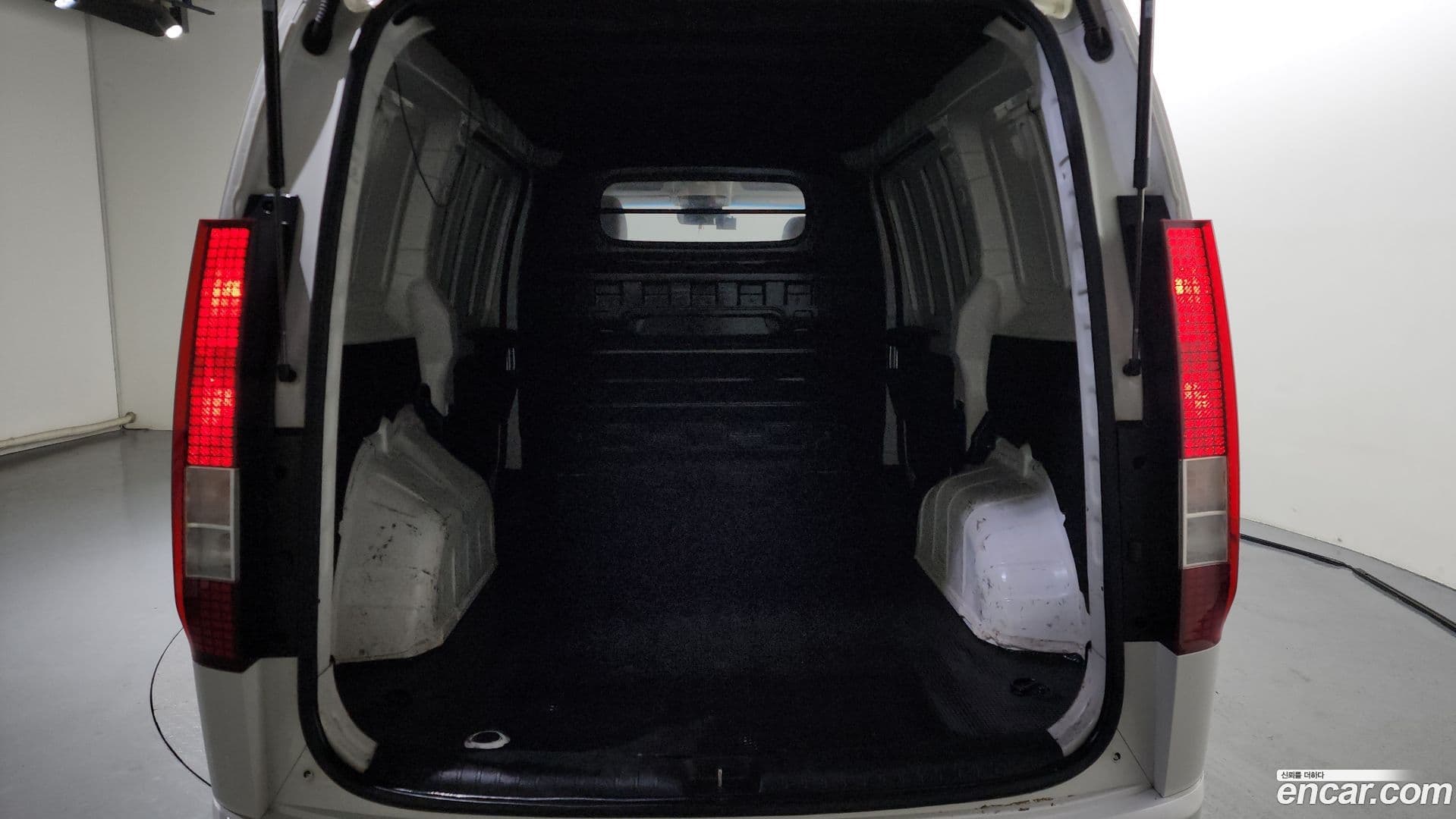 Main__Slider__Photo:Staria Hyundai 2022.1-19