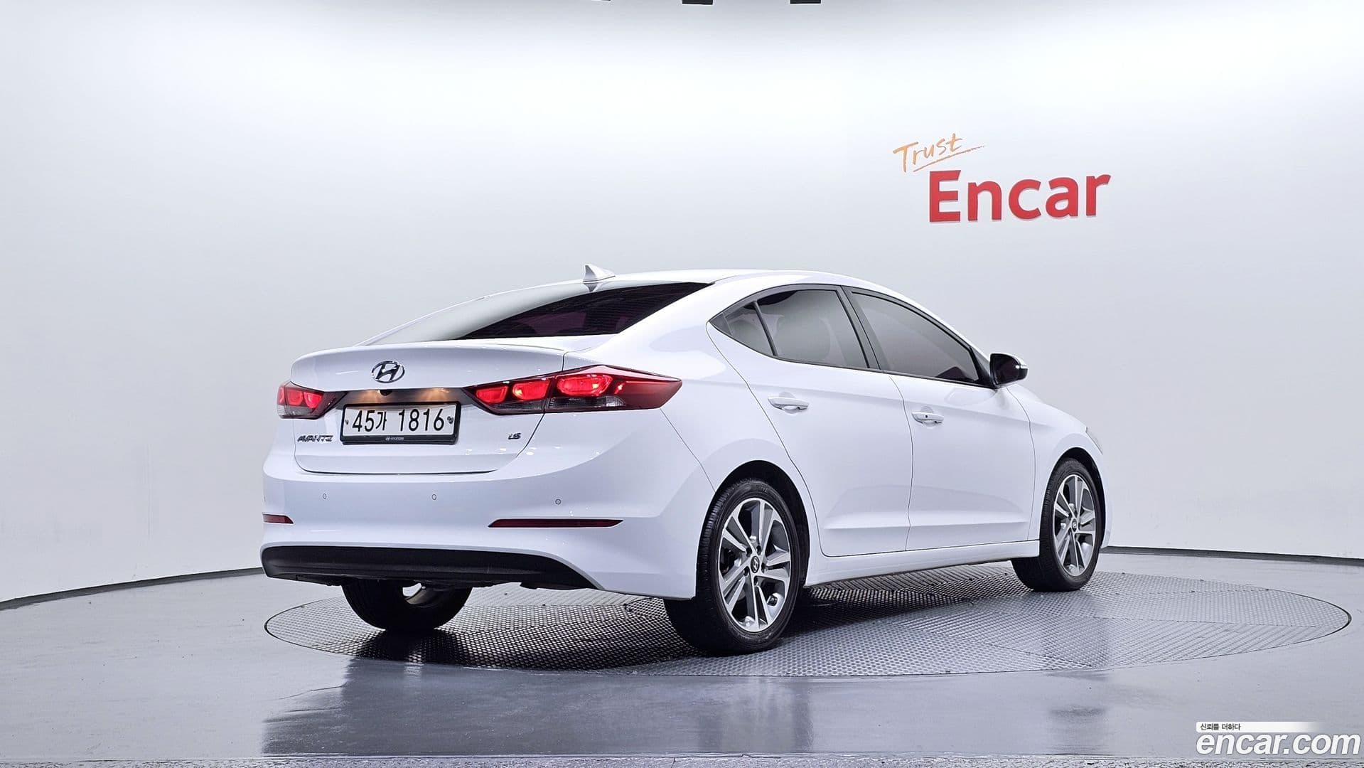 Main__Slider__Photo:AVANTE Hyundai 2017.11-1