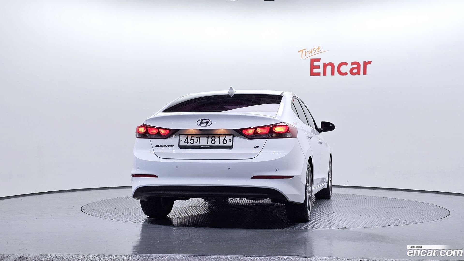 Main__Slider__Photo:AVANTE Hyundai 2017.11-3