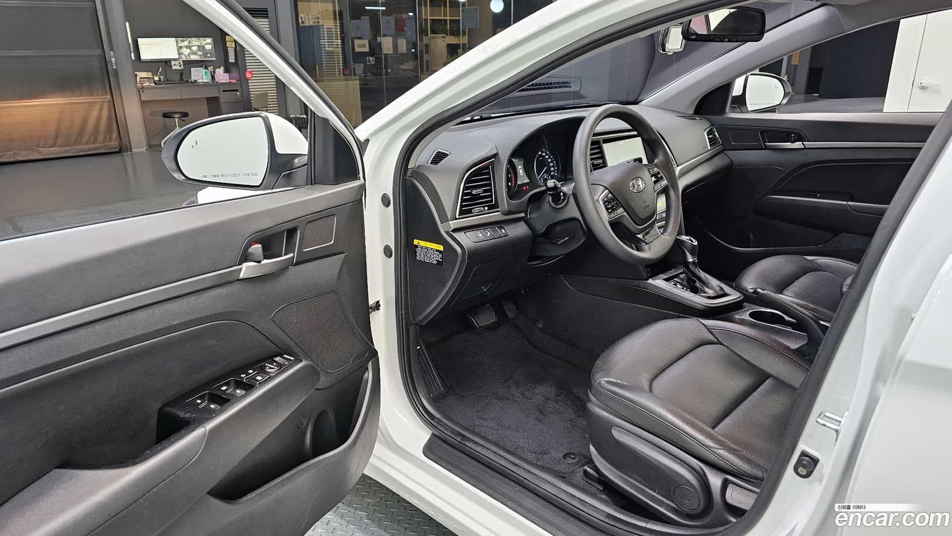 AVANTE Hyundai 2017.11-OPTION-015