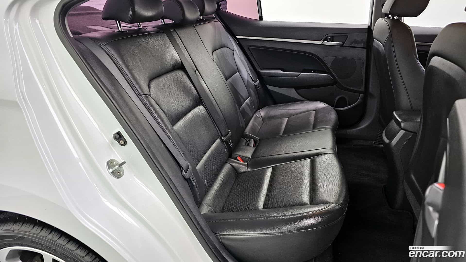 AVANTE Hyundai 2017.11-OPTION-016