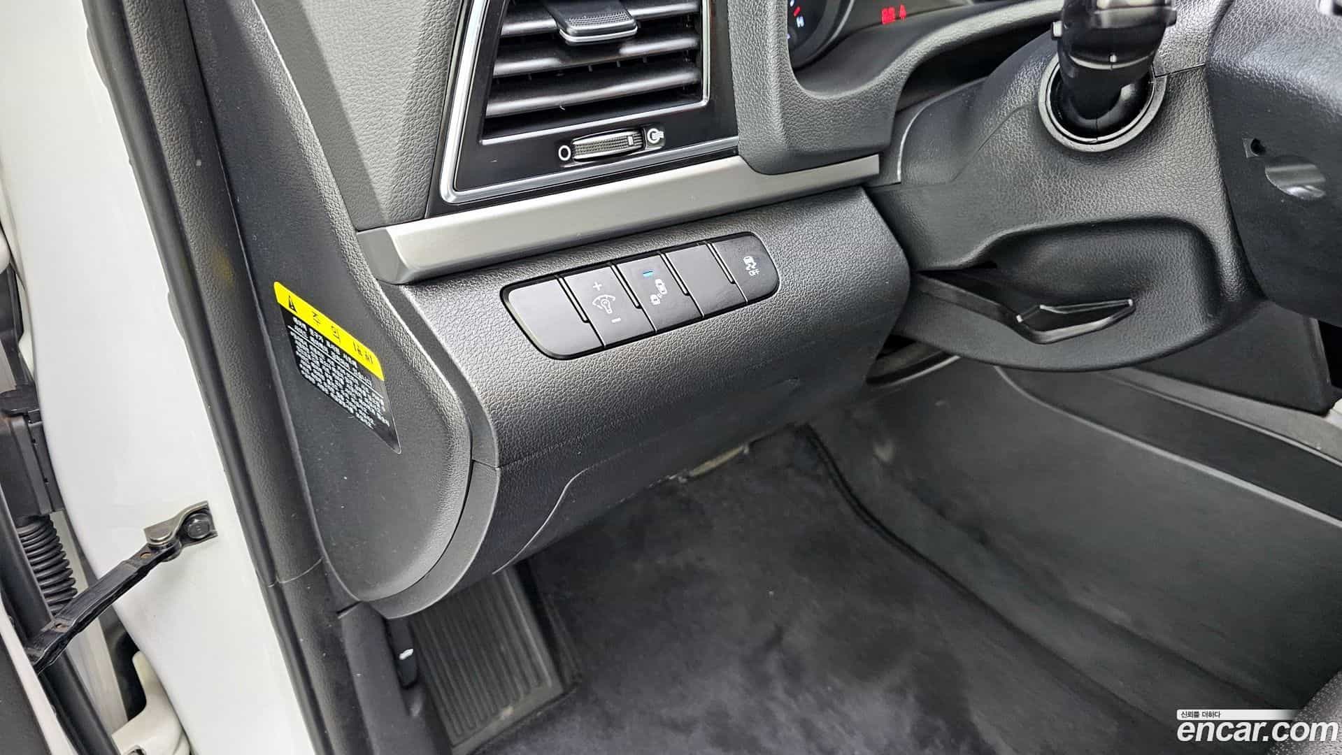 AVANTE Hyundai 2017.11-OPTION-018