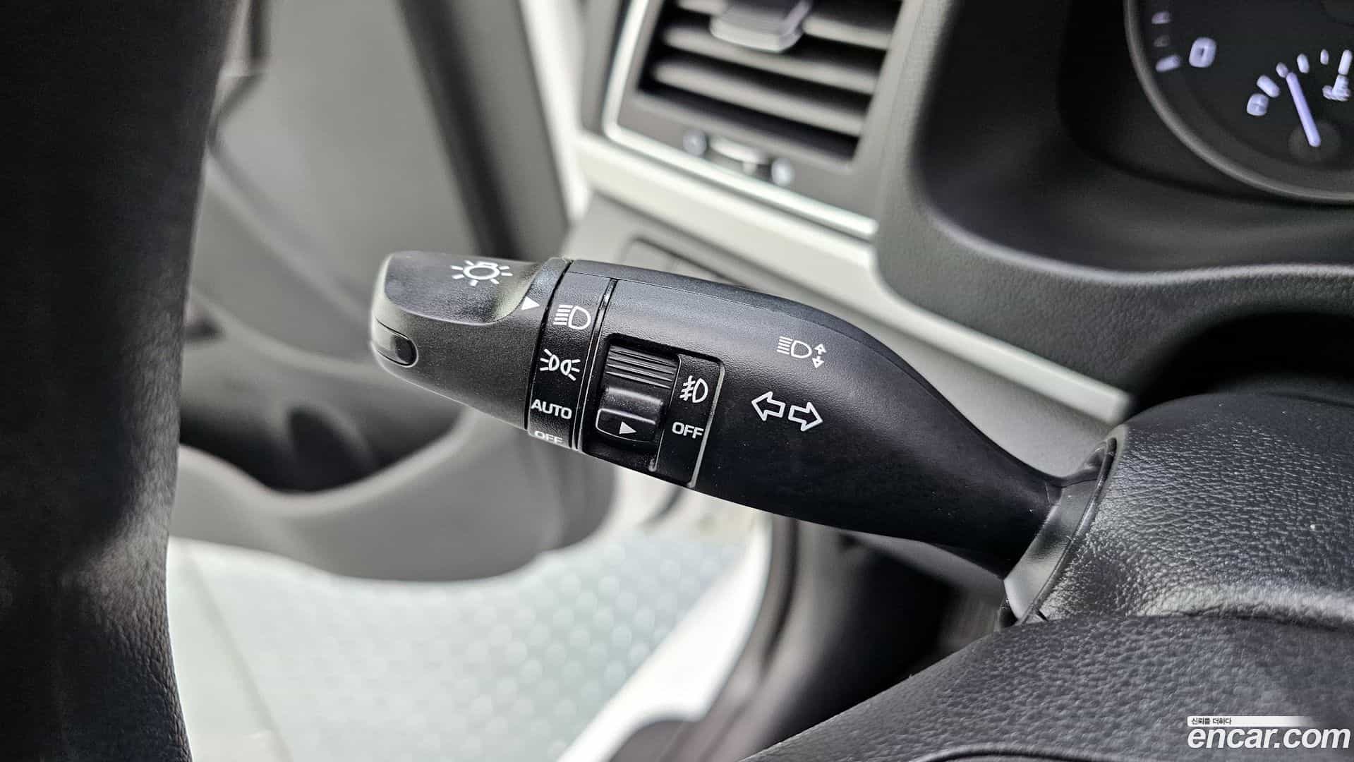 AVANTE Hyundai 2017.11-OPTION-022