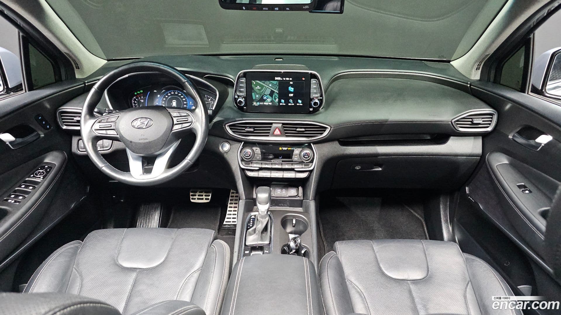 Main__Slider__Photo:Santafe Hyundai 2019.0-6