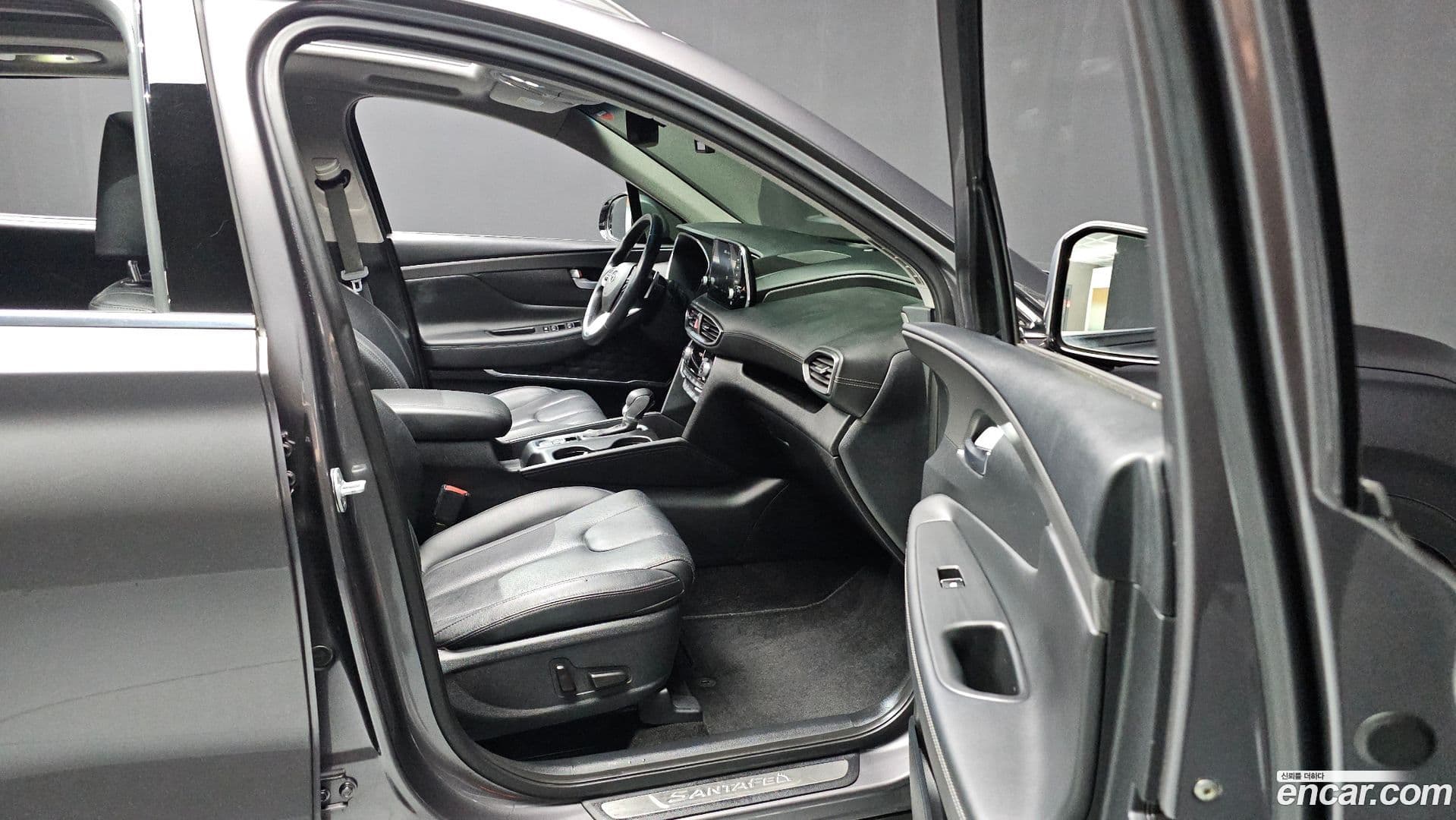 Main__Slider__Photo:Santafe Hyundai 2019.0-17