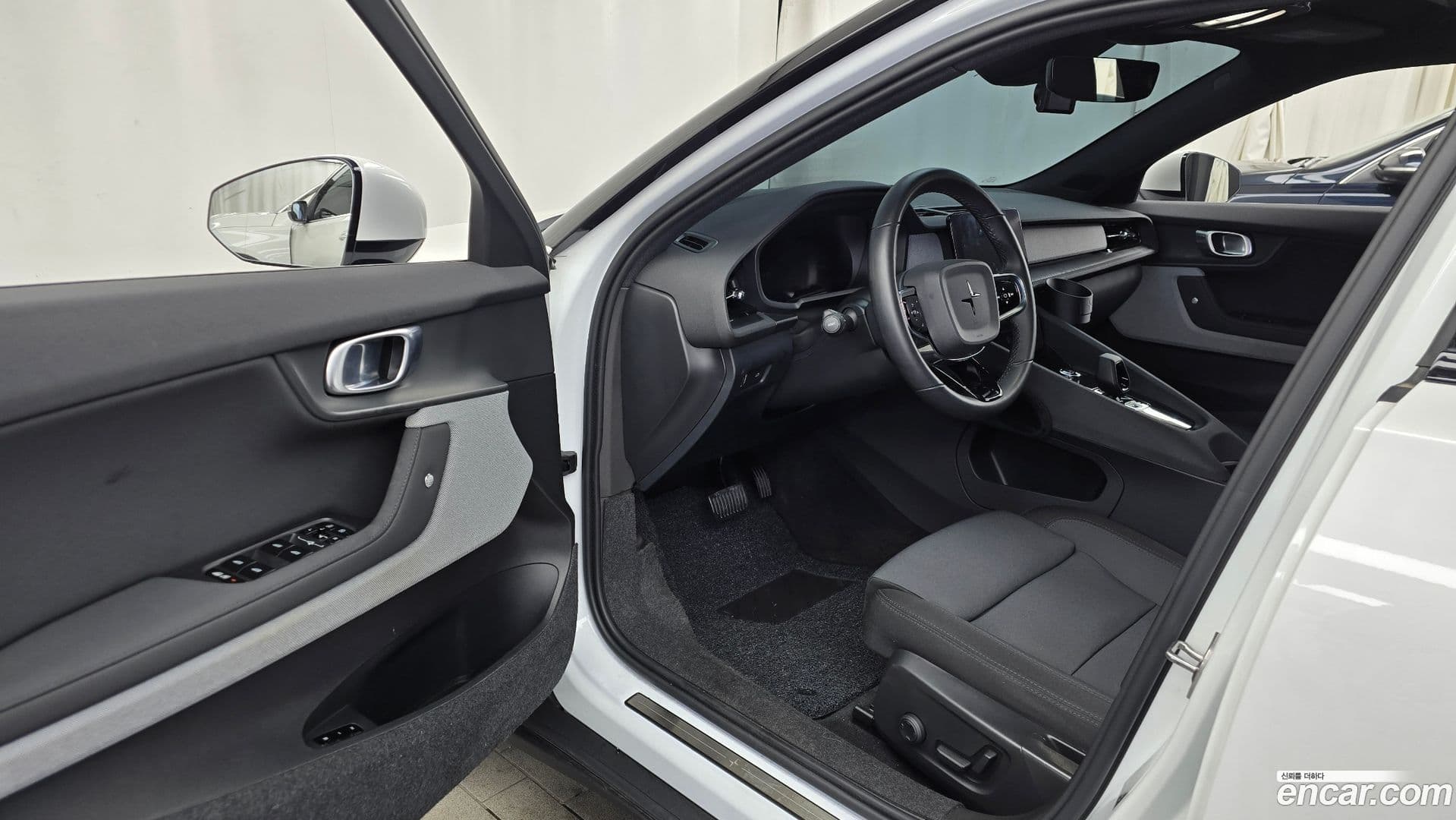 Main__Slider__Photo:Polestar 2 Polestar 2022.6-9