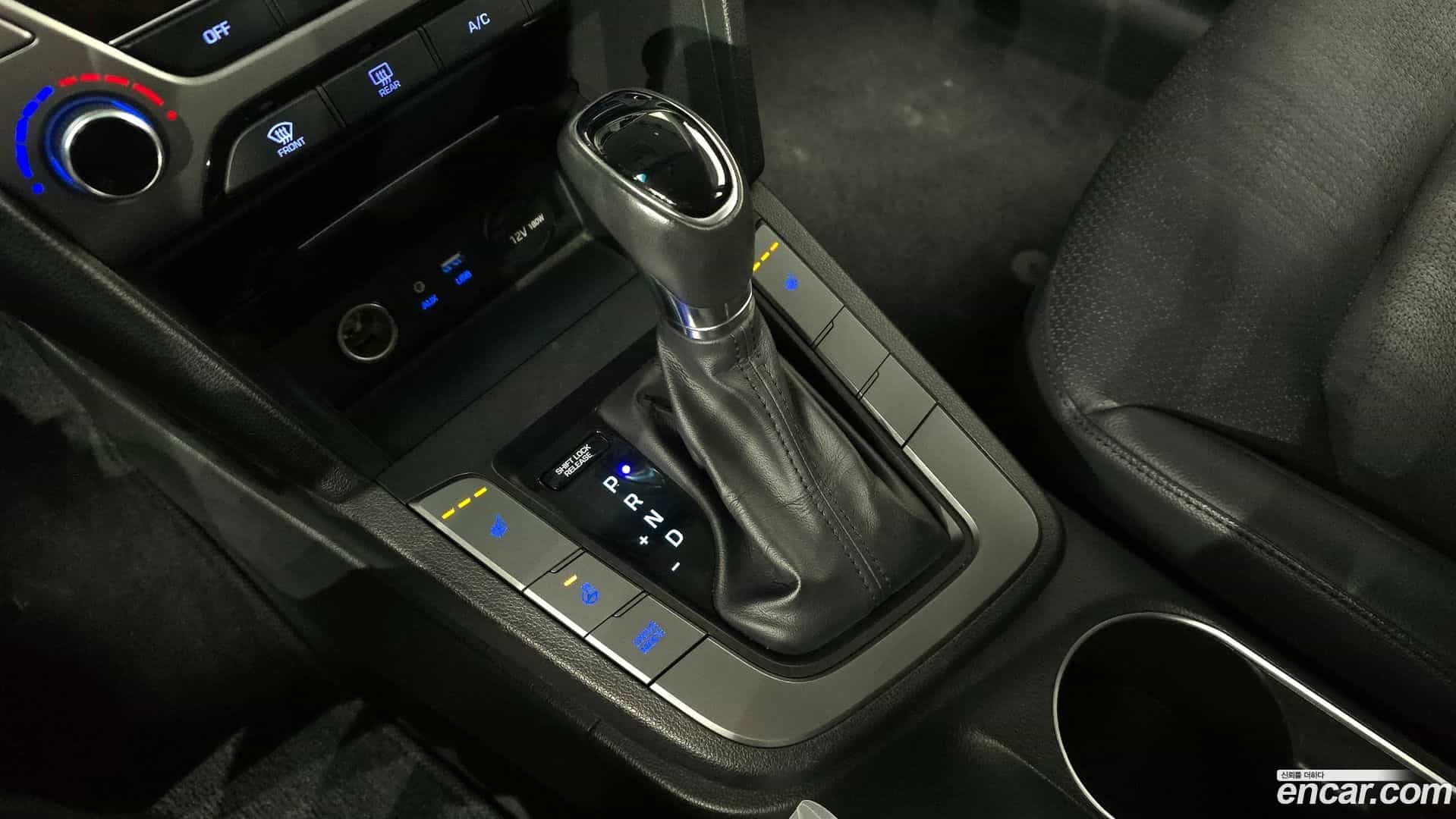 AVANTE Hyundai 2015.10-INNER-009