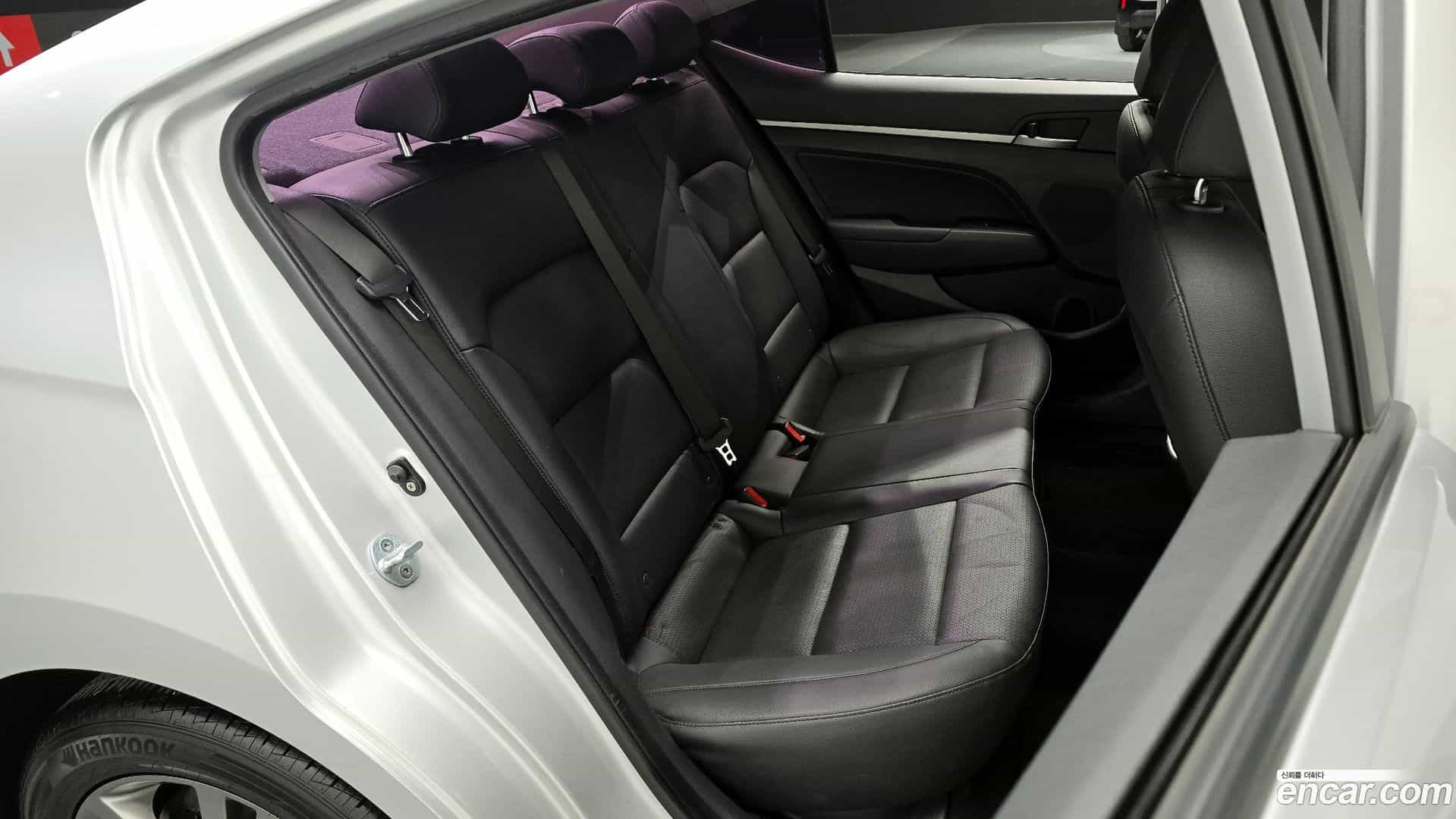 AVANTE Hyundai 2015.10-OPTION-016