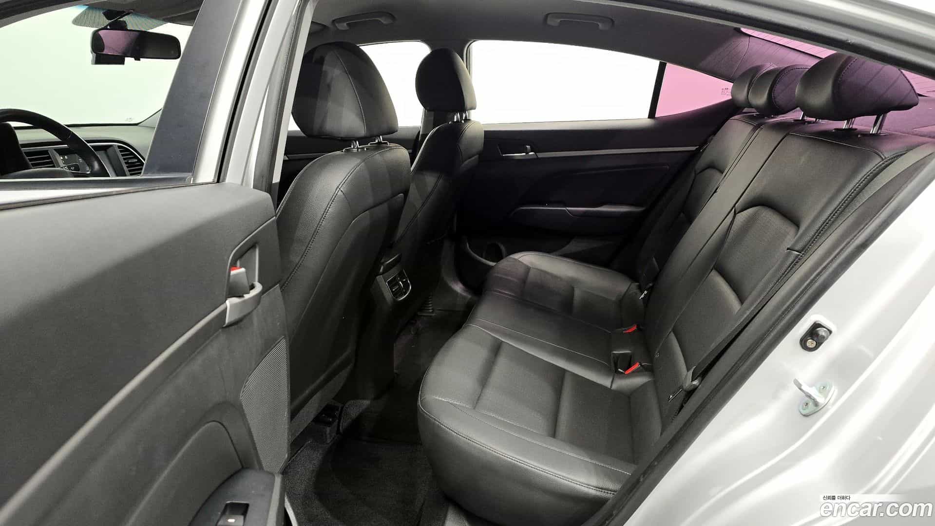 AVANTE Hyundai 2015.10-OPTION-017