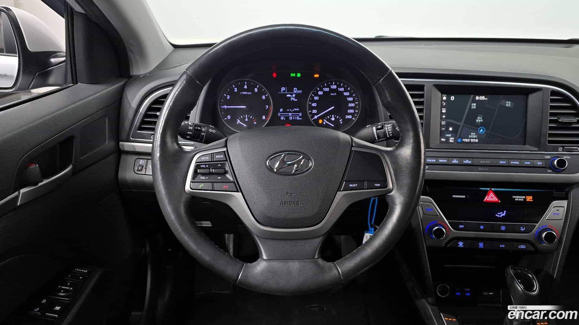 AVANTE Hyundai 2015.10-OPTION-018
