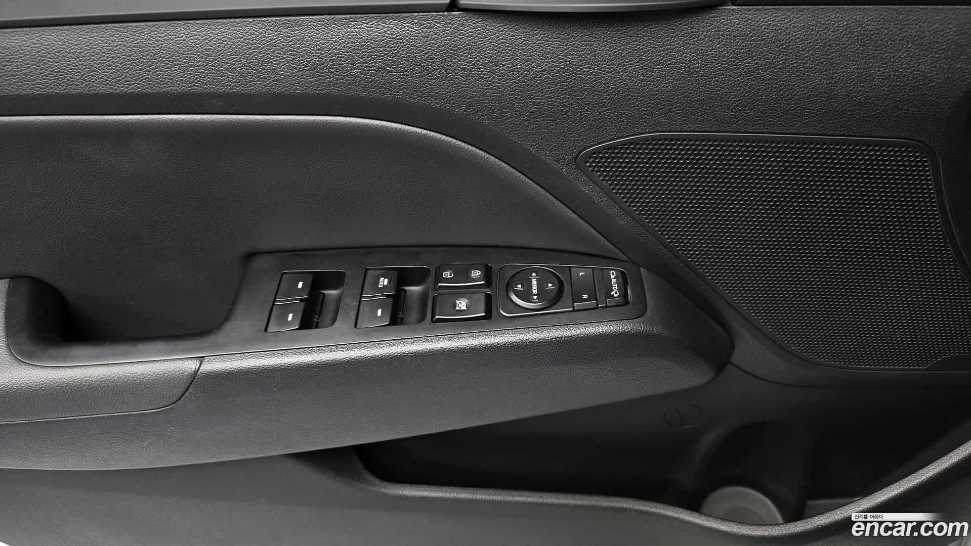 AVANTE Hyundai 2015.10-OPTION-022