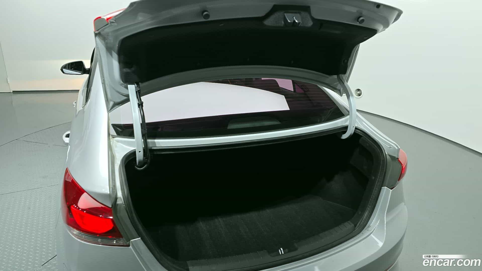 AVANTE Hyundai 2015.10-OPTION-024