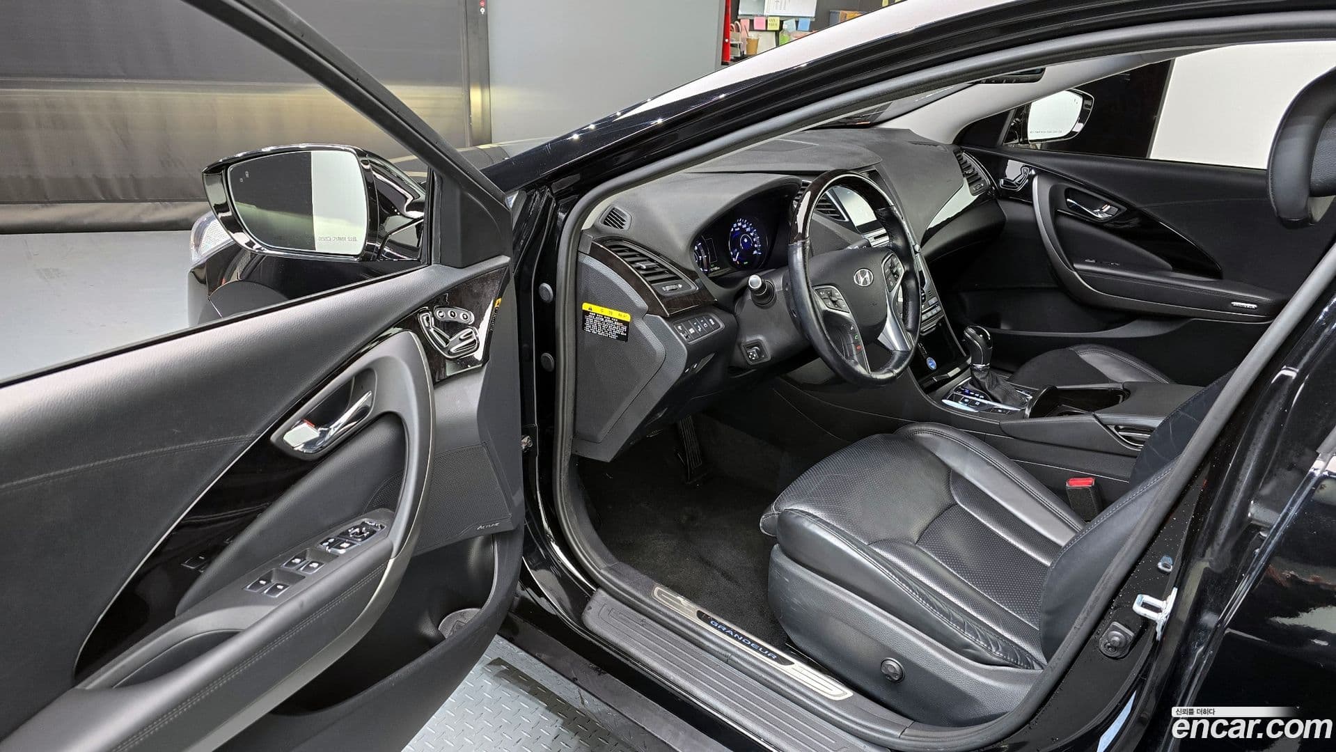 Main__Slider__Photo:Grandeur Hyundai 2014.7-9