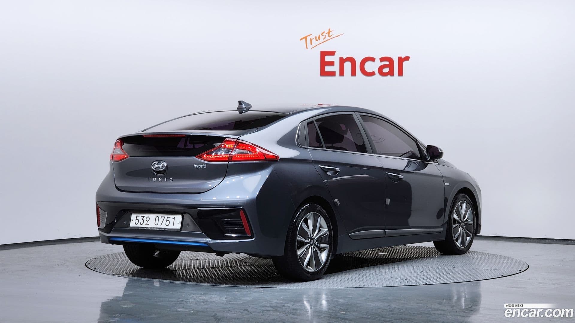 Main__Slider__Photo:Ioniq Hyundai 2016.4-1