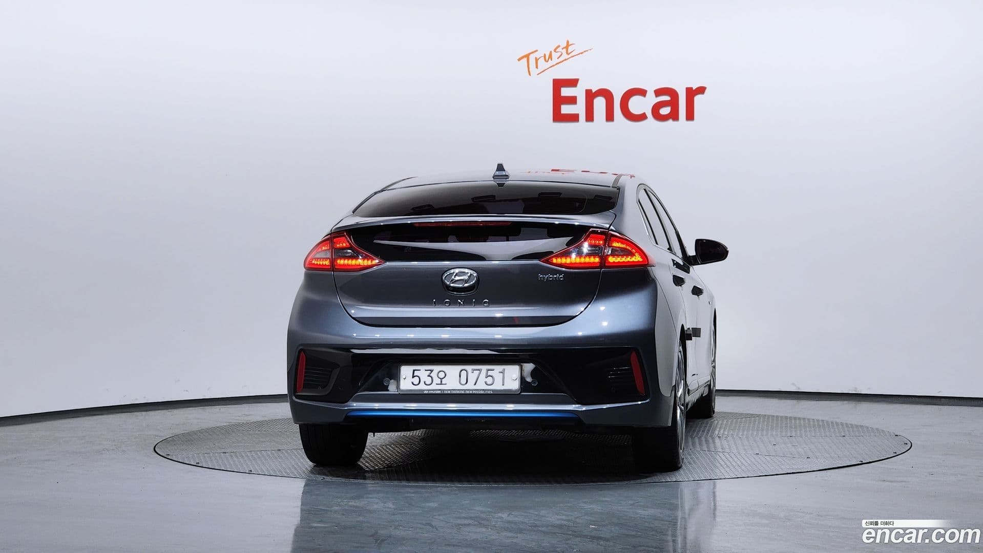 Main__Slider__Photo:Ioniq Hyundai 2016.4-3